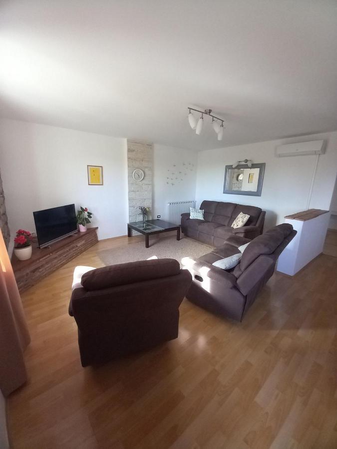 Casa Girasole Villa Buje Exteriör bild